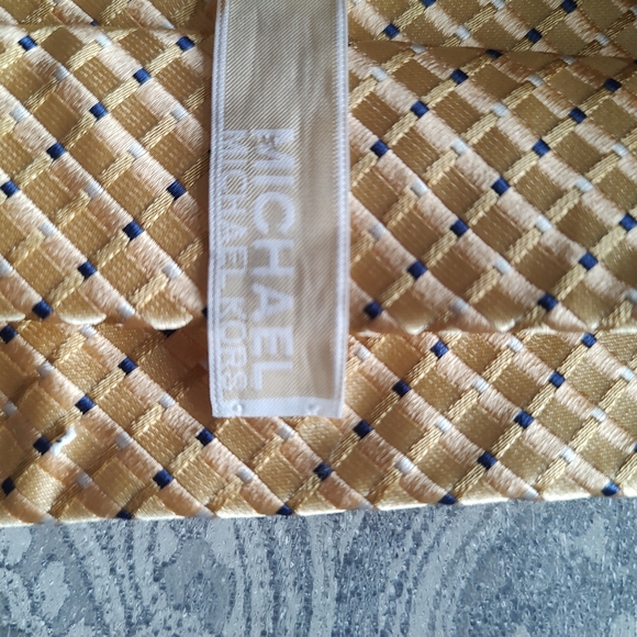 Michael Kors necktie.                          USUB BOXF - Picture 2 of 2